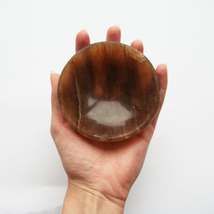 Kamienne miski z aragonitu.