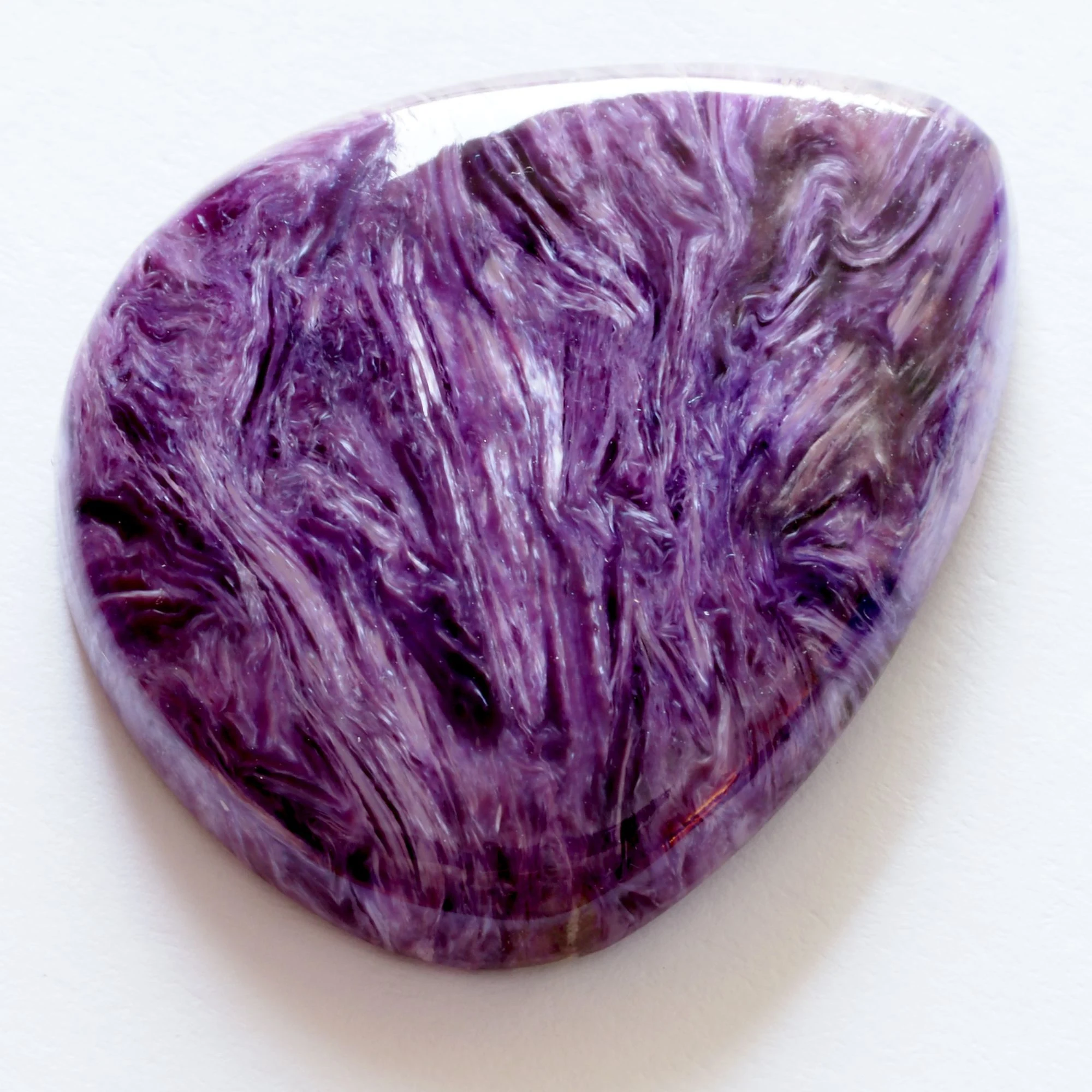 Czaroit – właściwości lecznicze i terapeutyczne kamienia